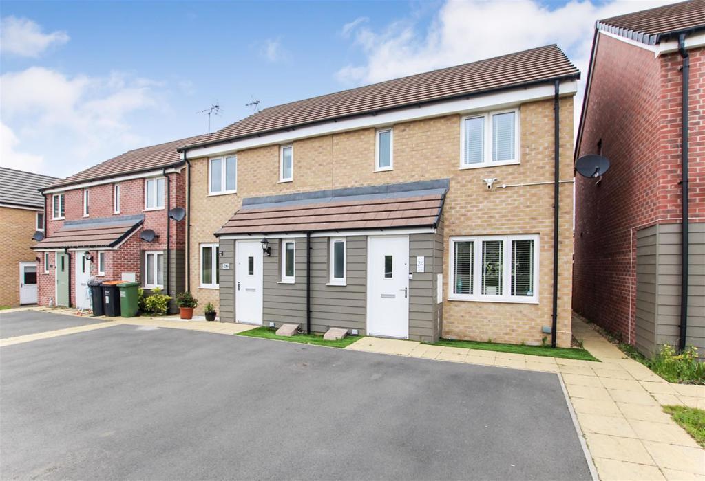 Condor Drive, Leighton Buzzard 3 bed semidetached house £300,000