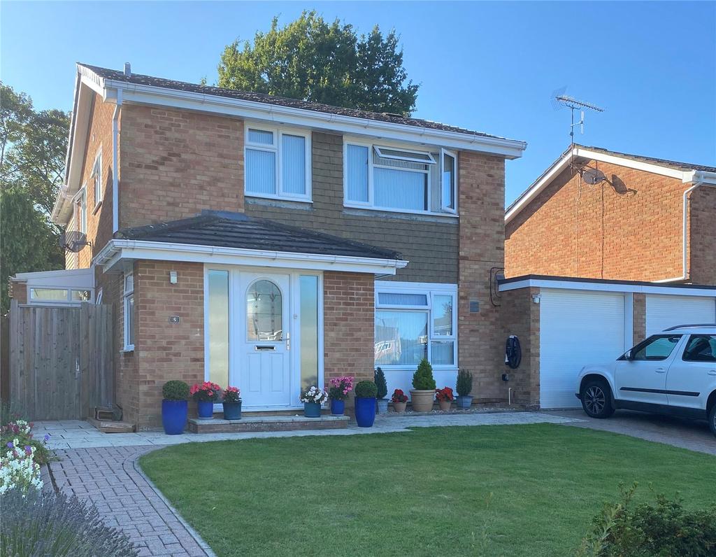 Burleigh Way, Crawley Down, West Sussex, RH10 5 bed link detached house £600,000