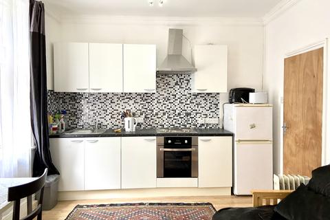 5 bedroom apartment to rent - Chiswick High Road, Chiswick, London, W4