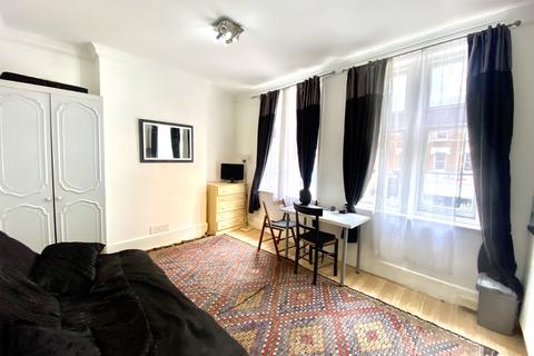 5 bedroom apartment to rent - Chiswick High Road, Chiswick, London, W4