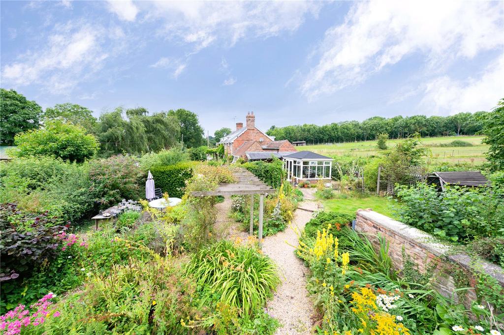 Whitton, Ludlow 4 bed property with land £775,000