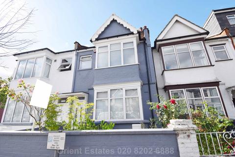 4 bedroom terraced house to rent, Montagu Road, Hendon