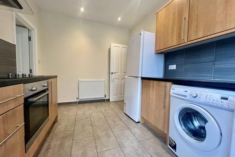 2 bedroom ground floor maisonette to rent, Hilliard Road, Northwood HA6