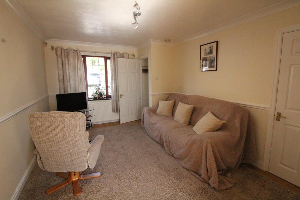 Castle Hill View, Heckmondwike, West Yorkshire 2 bed townhouse £650 pcm (£150 pw)