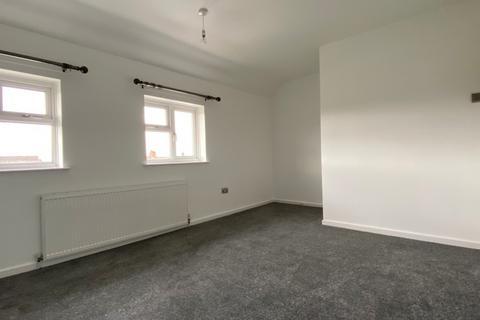 2 bedroom semi-detached house to rent, Remington Road, Walsall