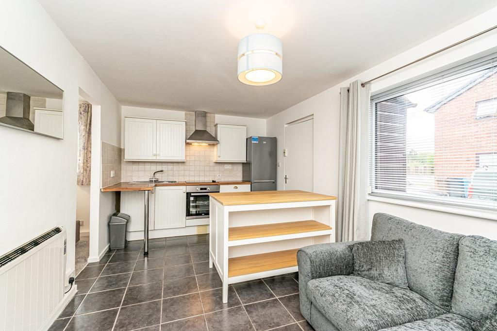 Badgers Walk East, Lytham, FY8 1 bed apartment £495 pcm (£114 pw)