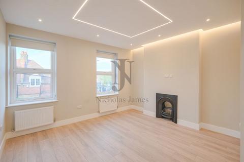 3 bedroom apartment to rent, High Street, Southgate, London N14