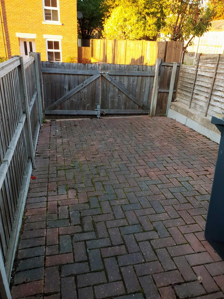 Yard/ parking