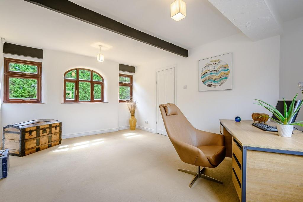 8473749-interior10.jpg