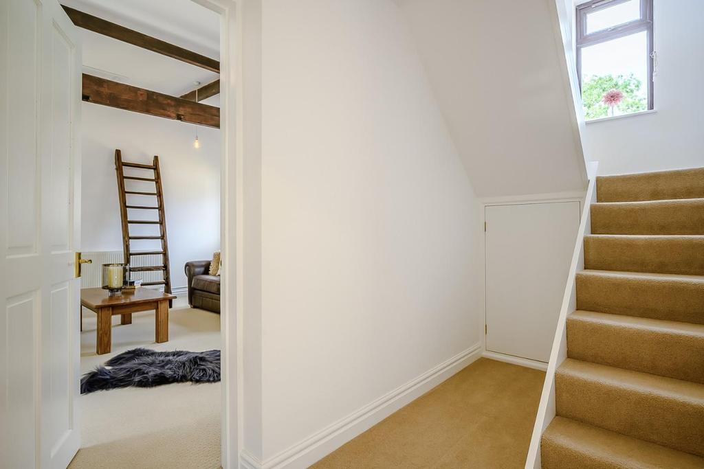 8473749-interior06.jpg