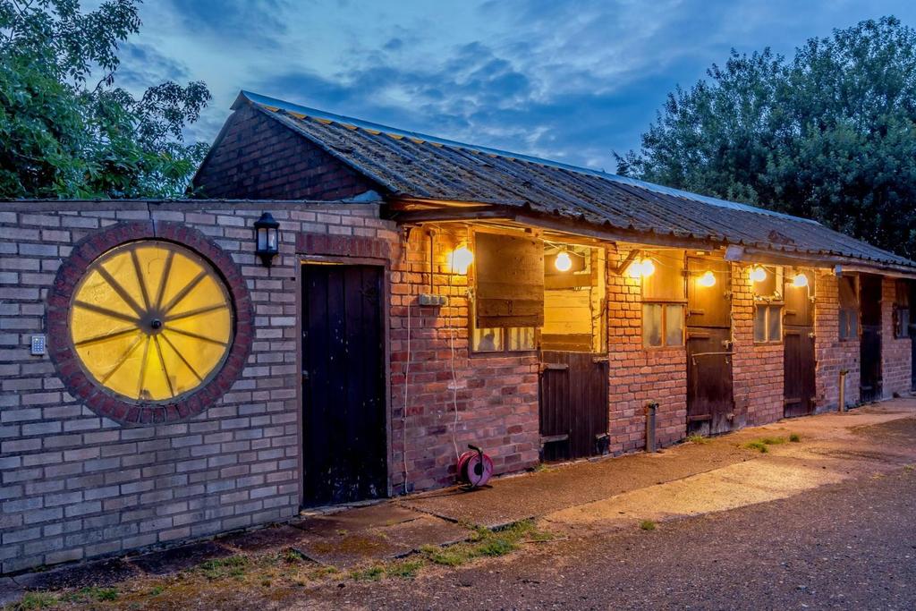 Glenfield stable twilight.jpg