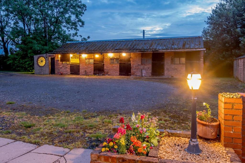 Glenfield twilight stable 2.jpg