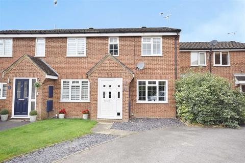2 Field End, Farnham, GU9 9HZ