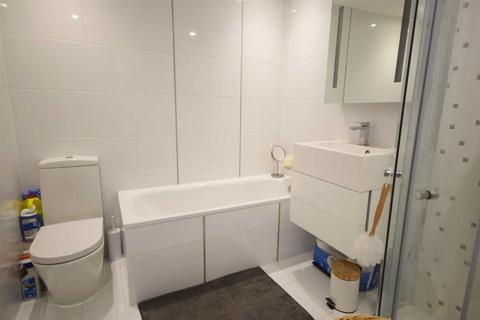 2 Field End, Farnham, GU9 9HZ