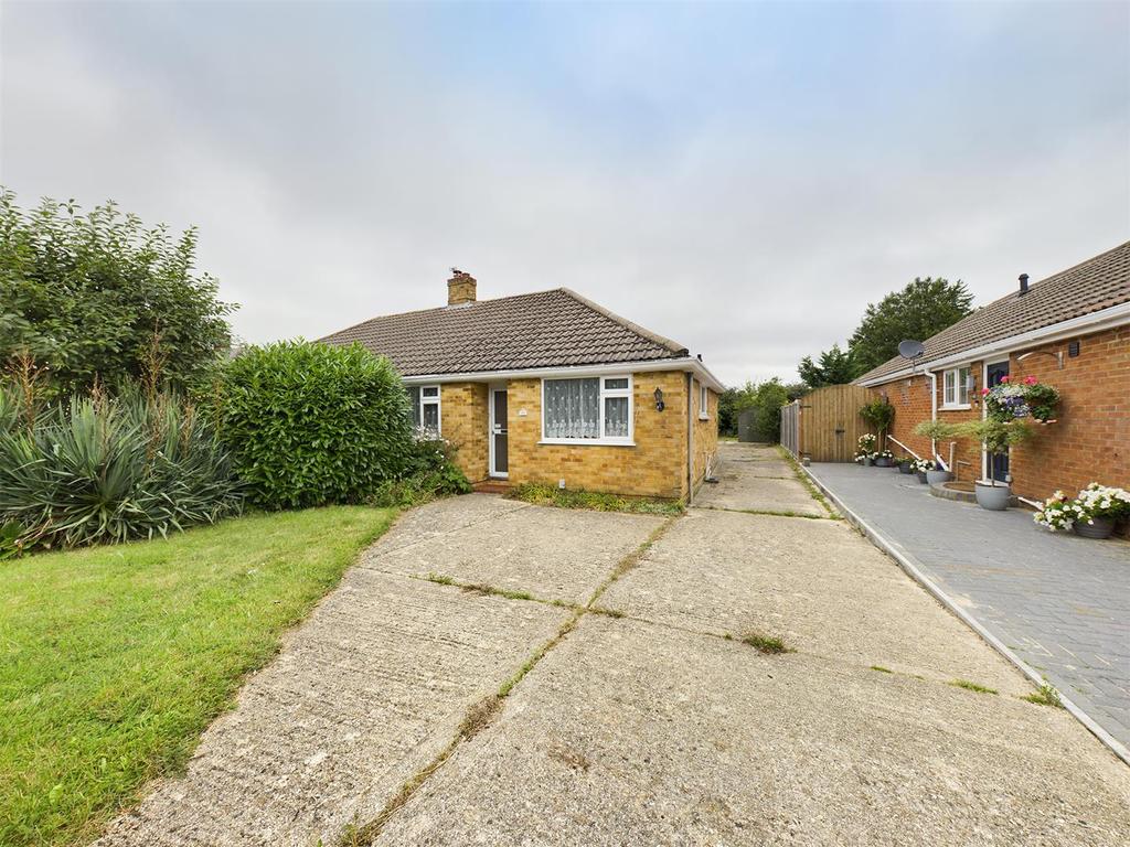 Denham Drive, Basingstoke 2 bed semidetached bungalow £325,000
