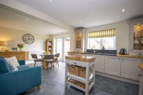 2 Castle Walks, Chirk, Wrexham, LL14 5LQ