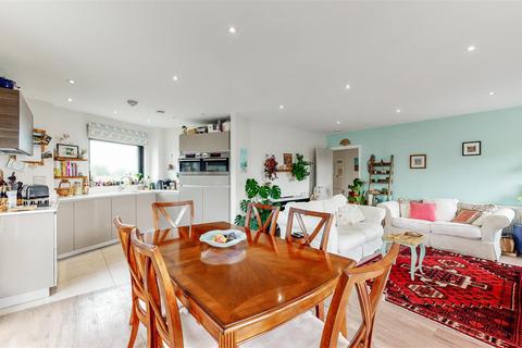 289 Williams Way, Wembley, HA0 2FW