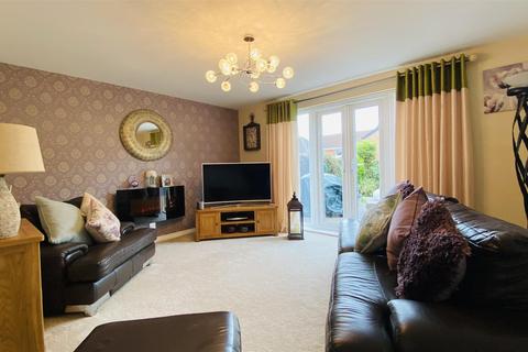 18 Douglas Way, Murton, Seaham, SR7 9HX