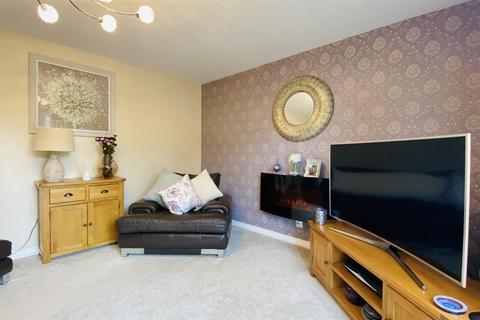 18 Douglas Way, Murton, Seaham, SR7 9HX