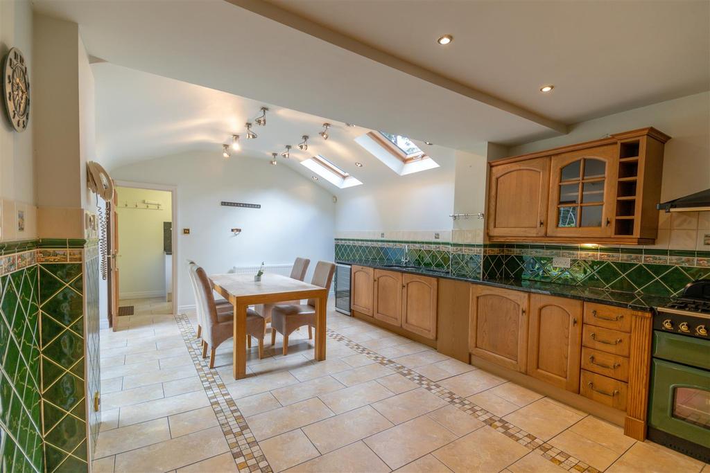 Brow Lane, Shelf, Halifax 5 bed detached house £400,000