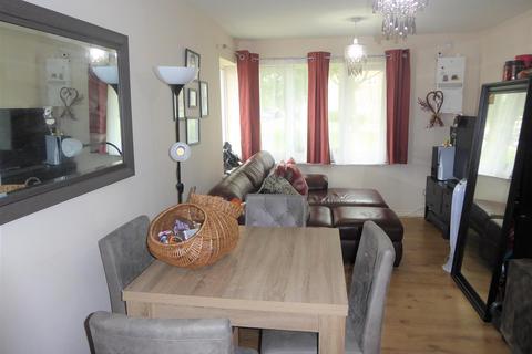 2 Blackburn Way, Hounslow, TW4 5AH