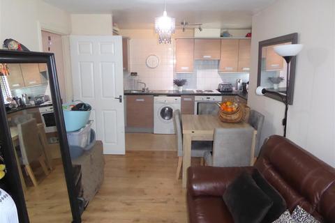 2 Blackburn Way, Hounslow, TW4 5AH