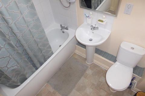 2 Blackburn Way, Hounslow, TW4 5AH