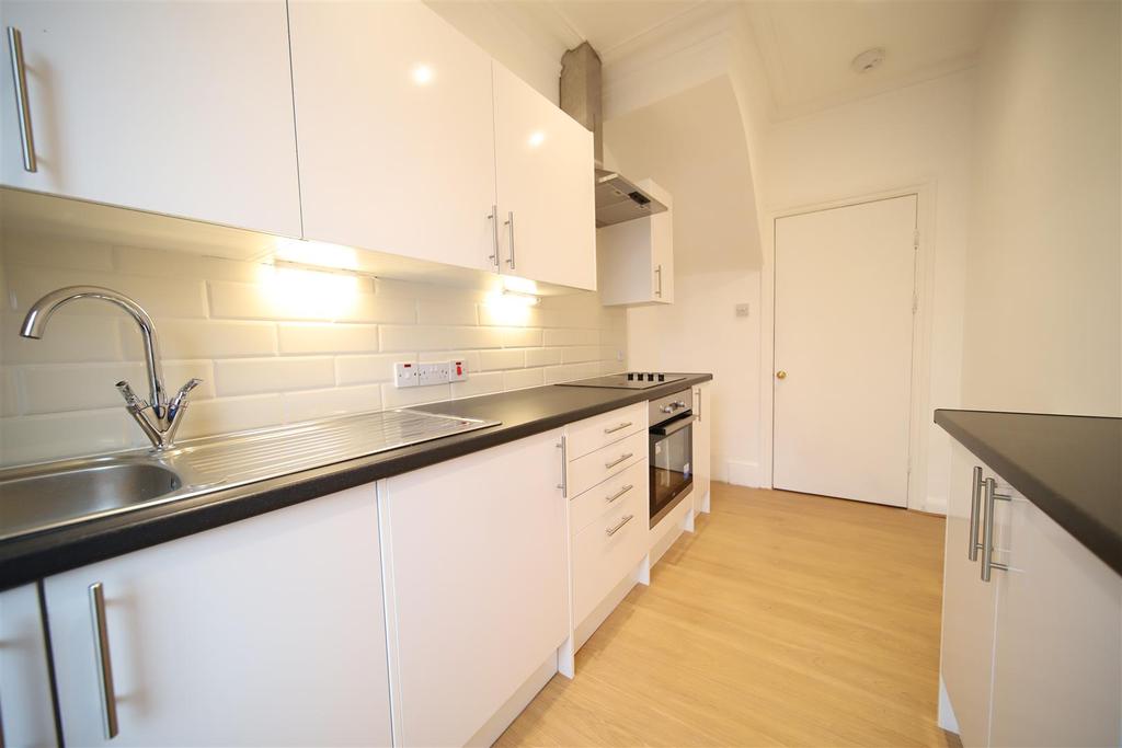 St. Marks Road, Enfield 3 bed flat £1,600 pcm (£369 pw)