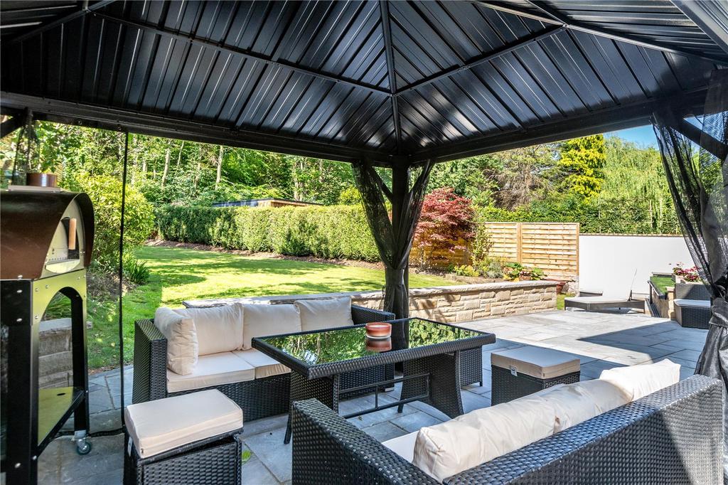 Outdoor Kitchen
