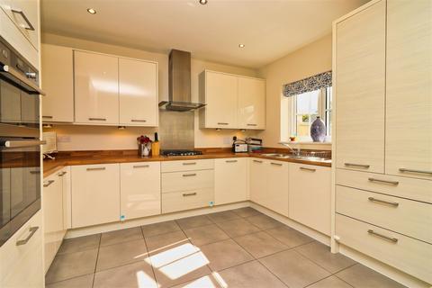 106 Bletchley Road, Horsforth, Leeds, LS18 4FG