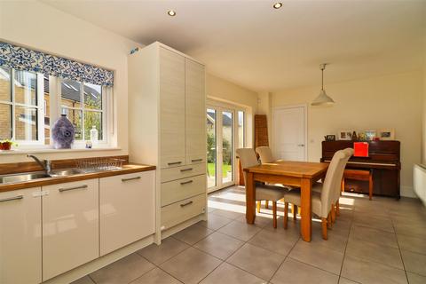 106 Bletchley Road, Horsforth, Leeds, LS18 4FG