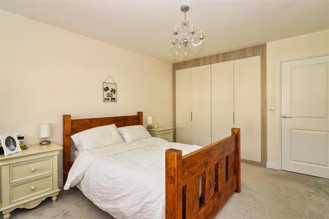 106 Bletchley Road, Horsforth, Leeds, LS18 4FG