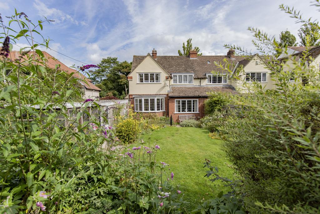 Farnley, Corbridge NE45 3 bed semidetached house £330,000