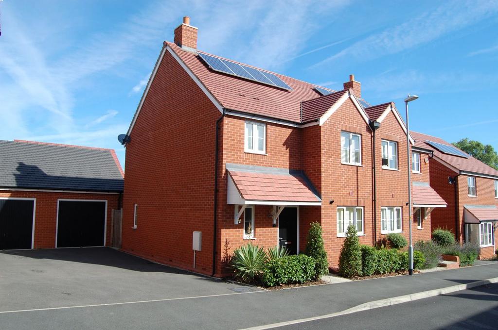 Ellis Way, Abington Vale, Northampton NN3 3BF 3 bed semidetached house