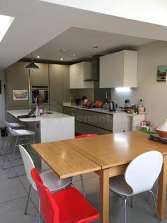1 bedroom in a house share to rent - Crane Road