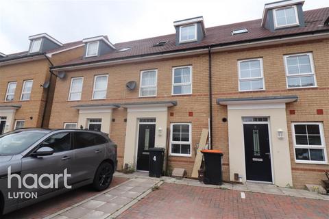 4 bedroom semi-detached house to rent, Currency Close, Dunstable