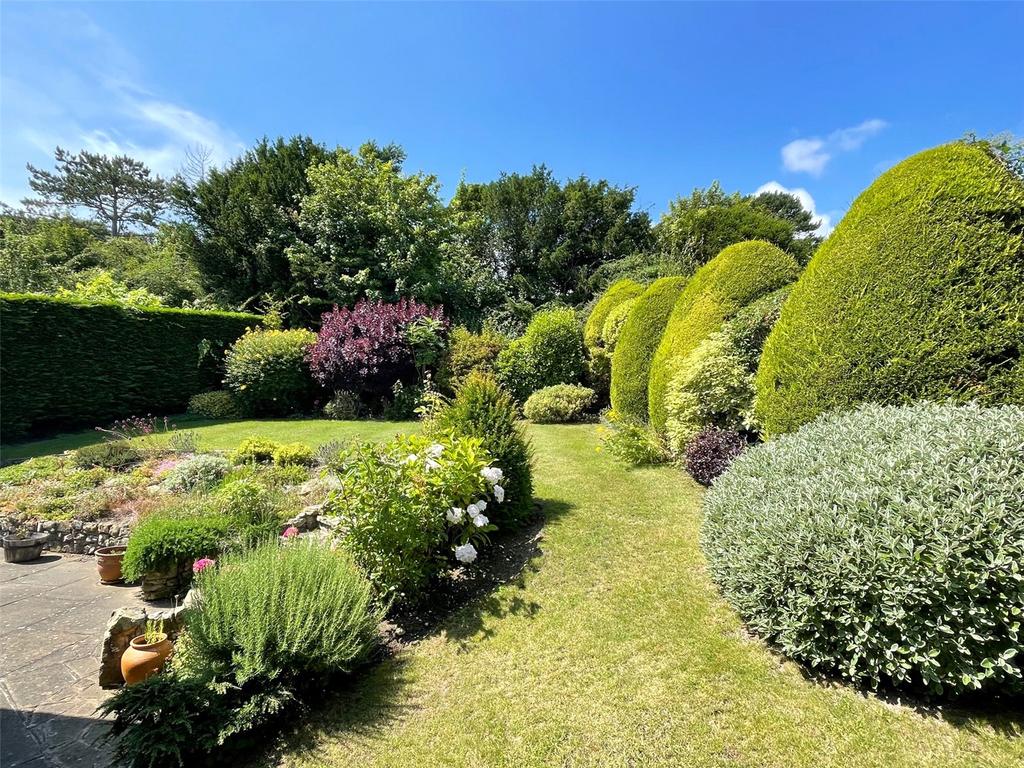 Meads Brow, Eastbourne, BN20 4 bed detached house £950,000