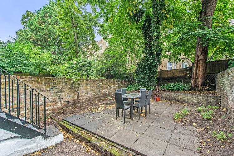 Cambridge Gardens London W10 2 bed flat £1,885 pcm (£435 pw)