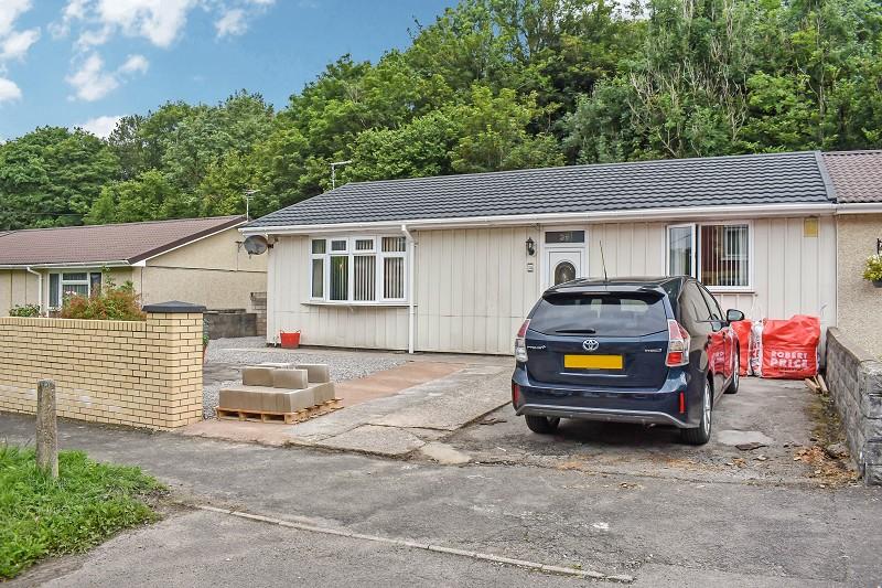 Queen Street, Brynmenyn, Bridgend. 3 bed semidetached bungalow £