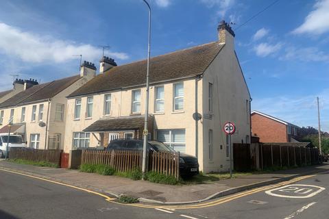 28 North Road, Queenborough, ME11 5EZ