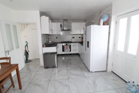 28 North Road, Queenborough, ME11 5EZ