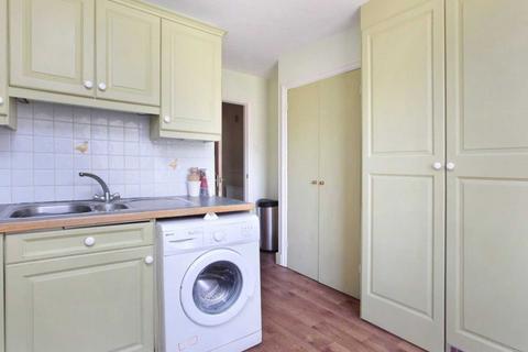 3 bedroom flat to rent, Broomwood Road, London, SW11