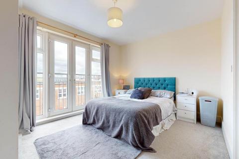 2 bedroom apartment to rent, Compton Road, London