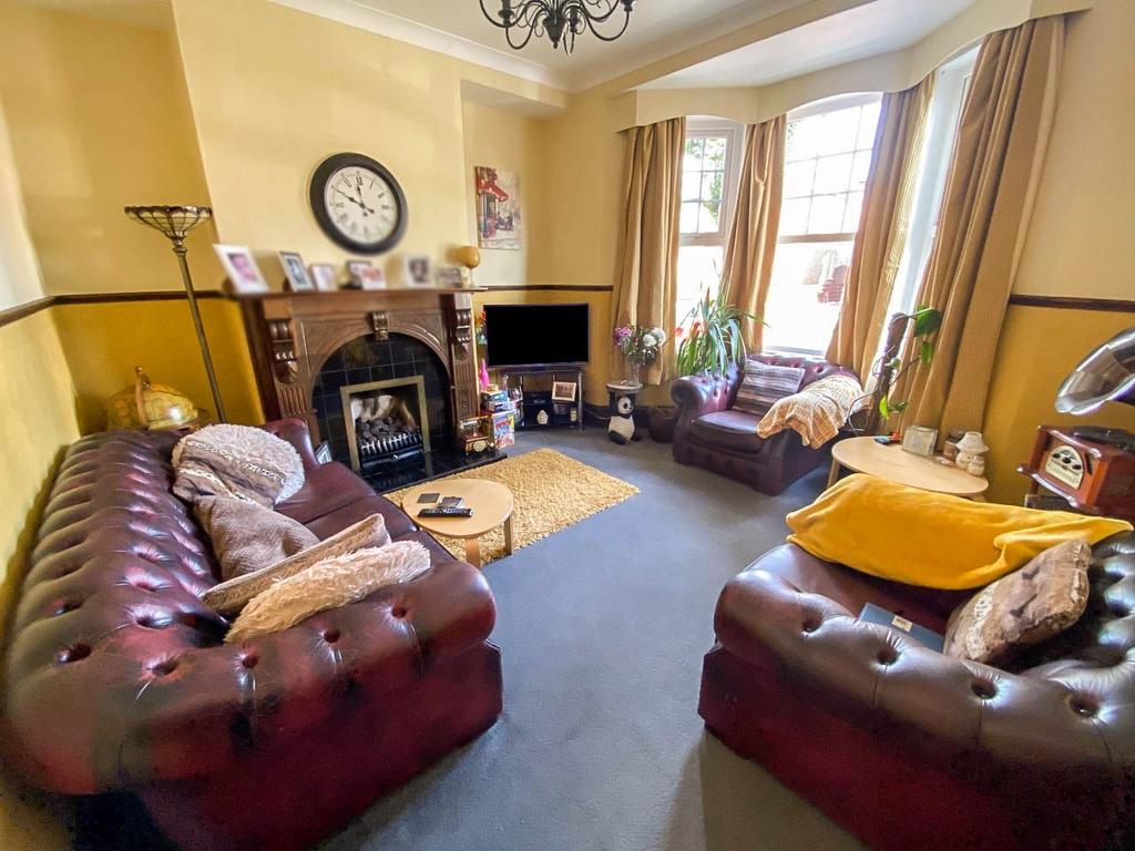 Queen Alexandra Road West, North Shields, Tyne and Wear, NE29 9AD 3 bed