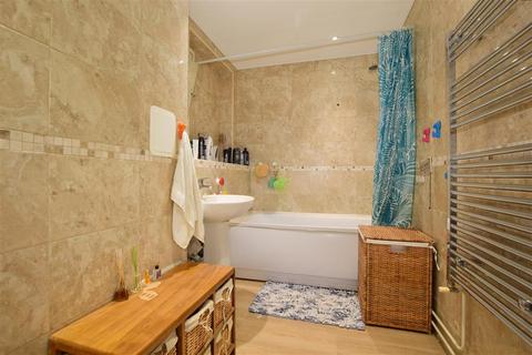 16 Radcliffe Gardens, Carshalton, SM5 4PF