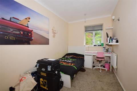 16 Radcliffe Gardens, Carshalton, SM5 4PF