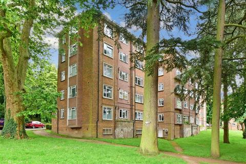 16 Radcliffe Gardens, Carshalton, SM5 4PF