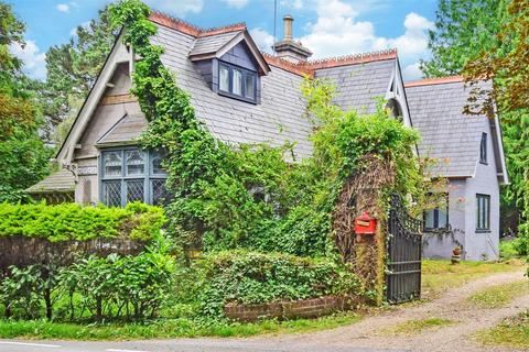 5 bedroom detached house for sale, Redehall Road, Smallfield, Surrey