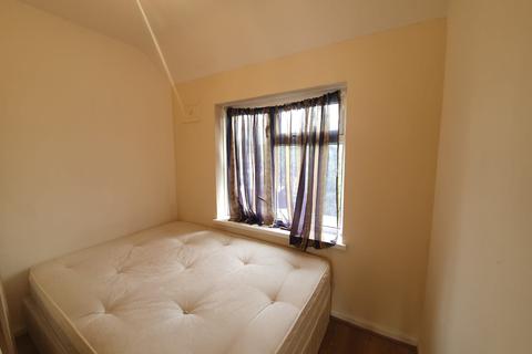 3 bedroom house to rent - Fitzstephen Road, Dagenham, RM8