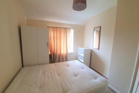 3 bedroom house to rent - Fitzstephen Road, Dagenham, RM8